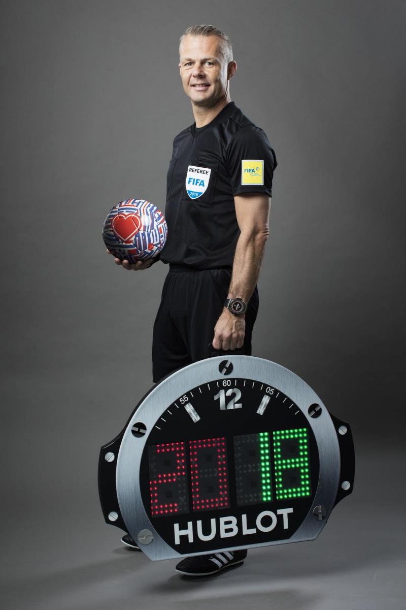 Bjîrn Kuipers, árbitro da FIFA, com o relógio da Hublot