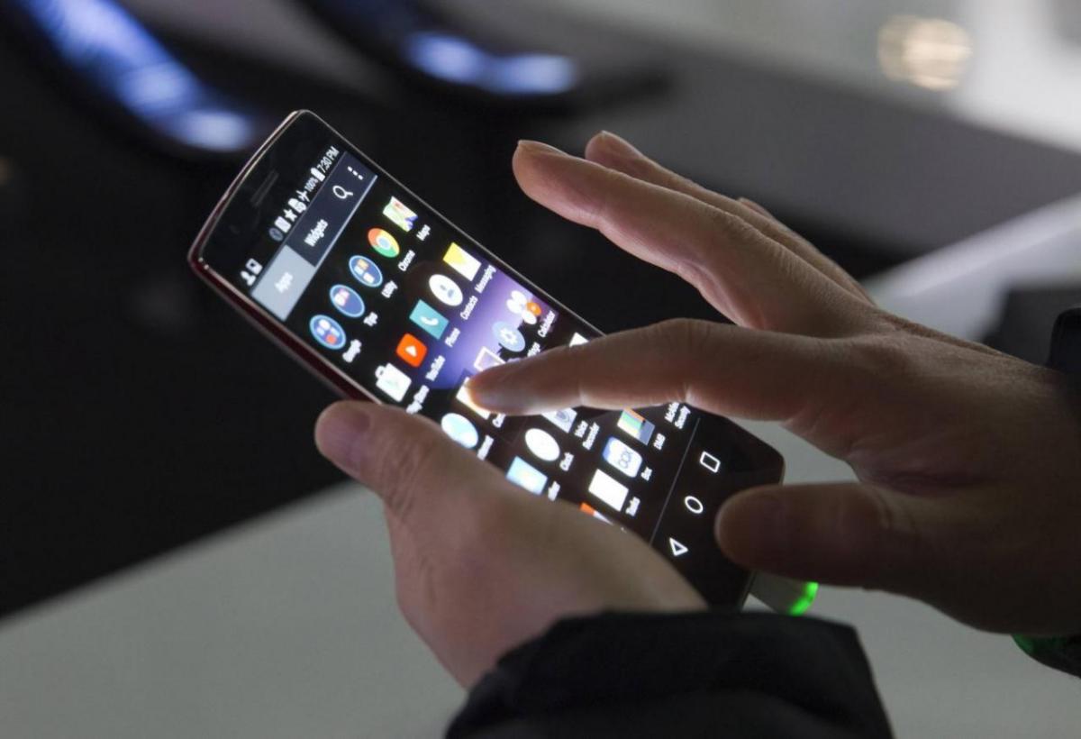 Attendee tries out a LG G Flex 2 curved smartphone during the 2015 International Consumer Electronics Show in Las Vegas