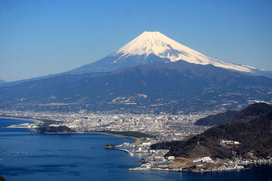 Numazu_and_Mount_Fuji