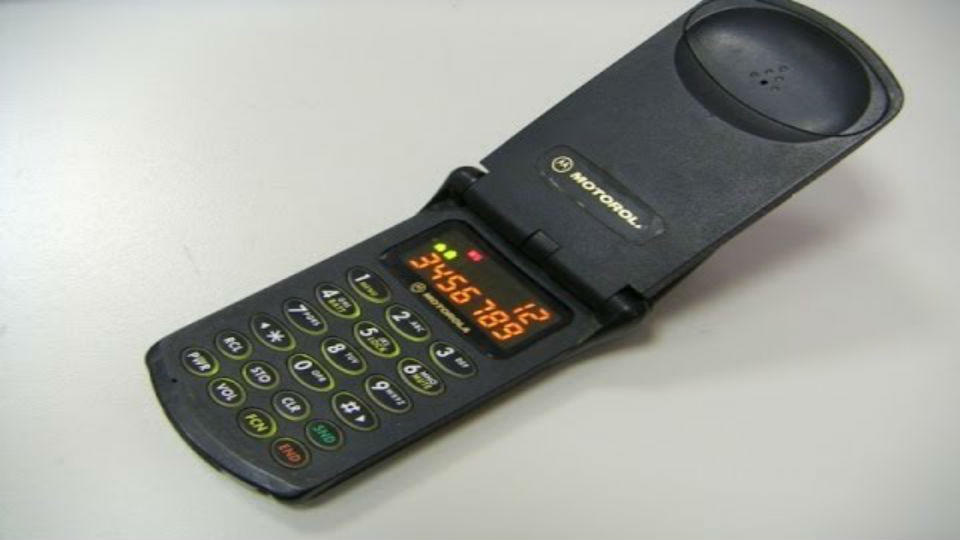 19 – Motorola StarTAC