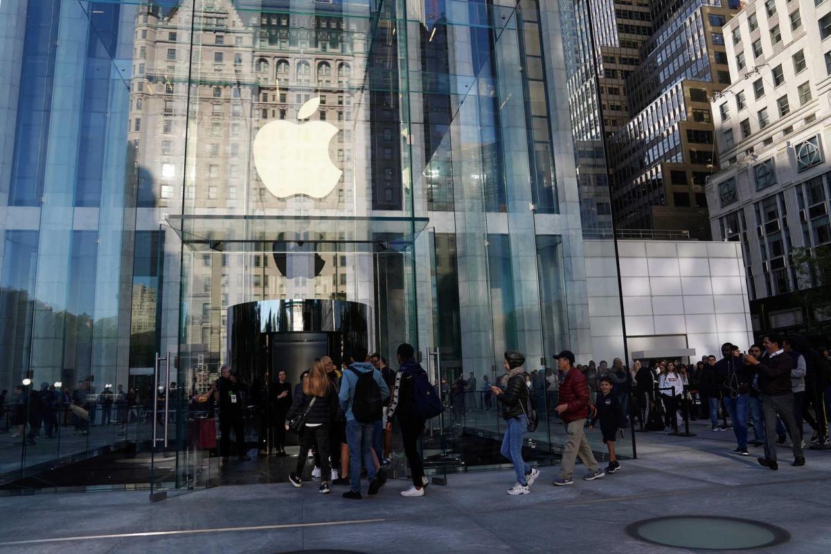The Apple Store is pictured on Fifth Ave in the Manhattan borough of New York